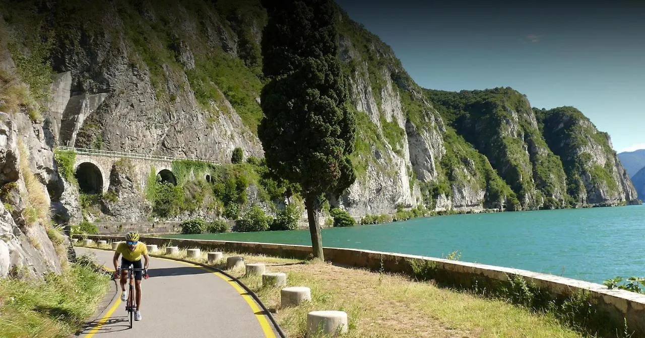 Residenza Di Prestigio In Riva Al Lago Marone Loft