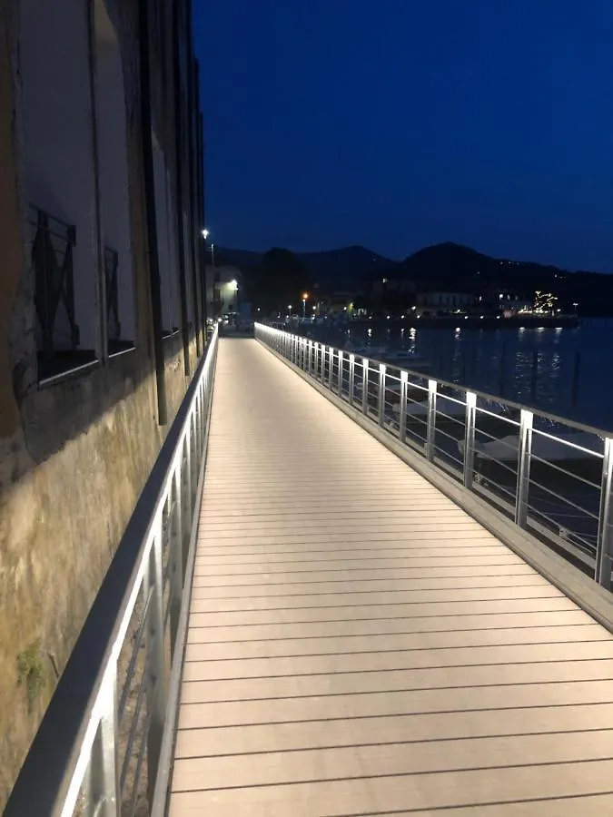Residenza Di Prestigio In Riva Al Lago Marone Loft Italy