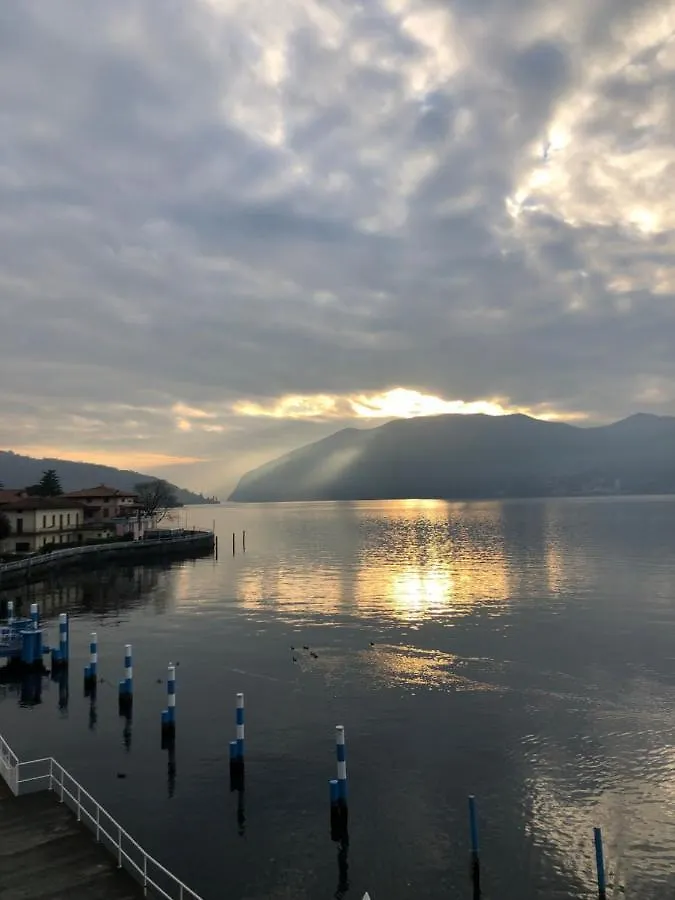 Residenza Di Prestigio In Riva Al Lago Marone Loft Holiday home