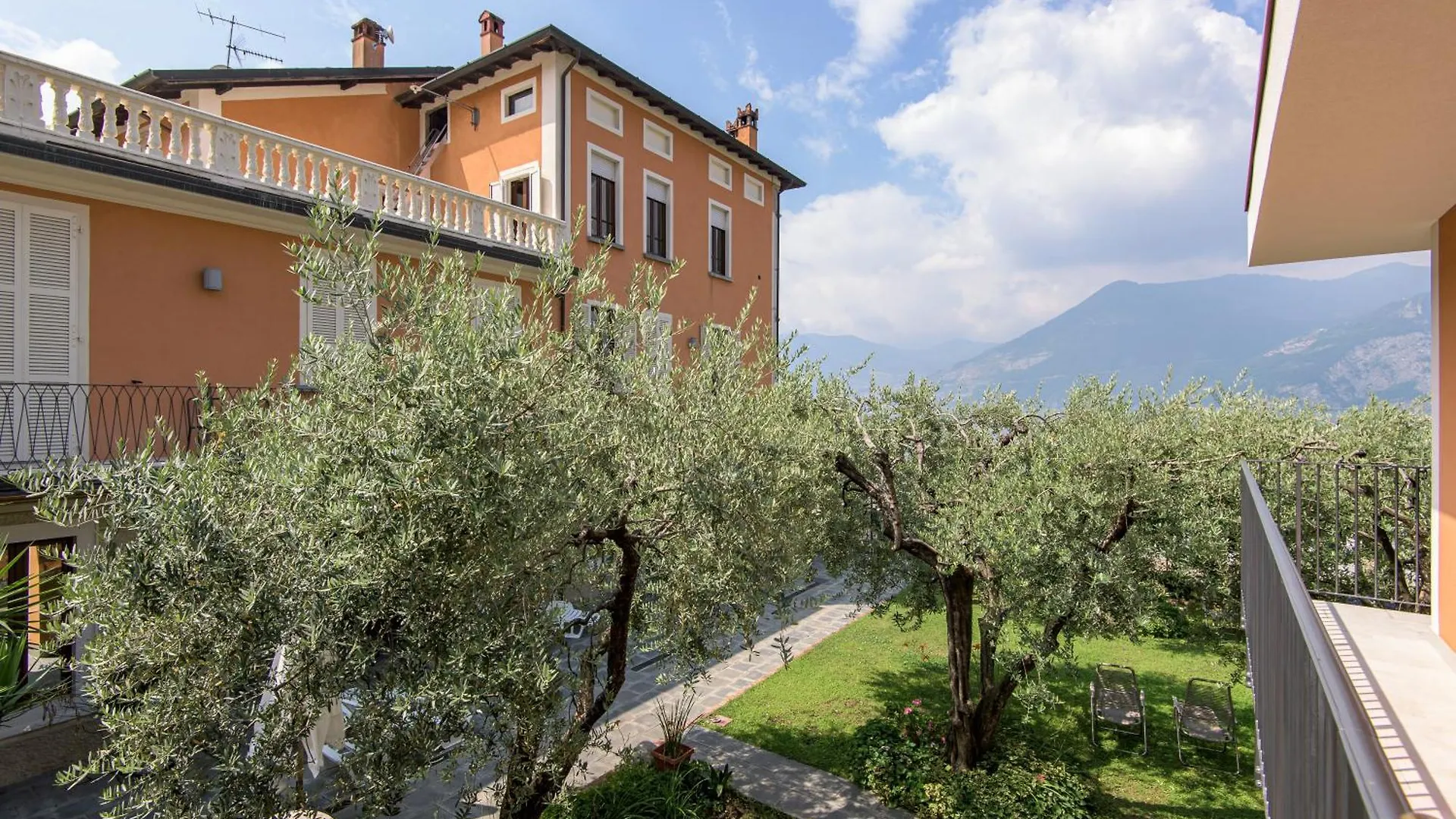 Holiday home Residenza Di Prestigio In Riva Al Lago Marone Loft