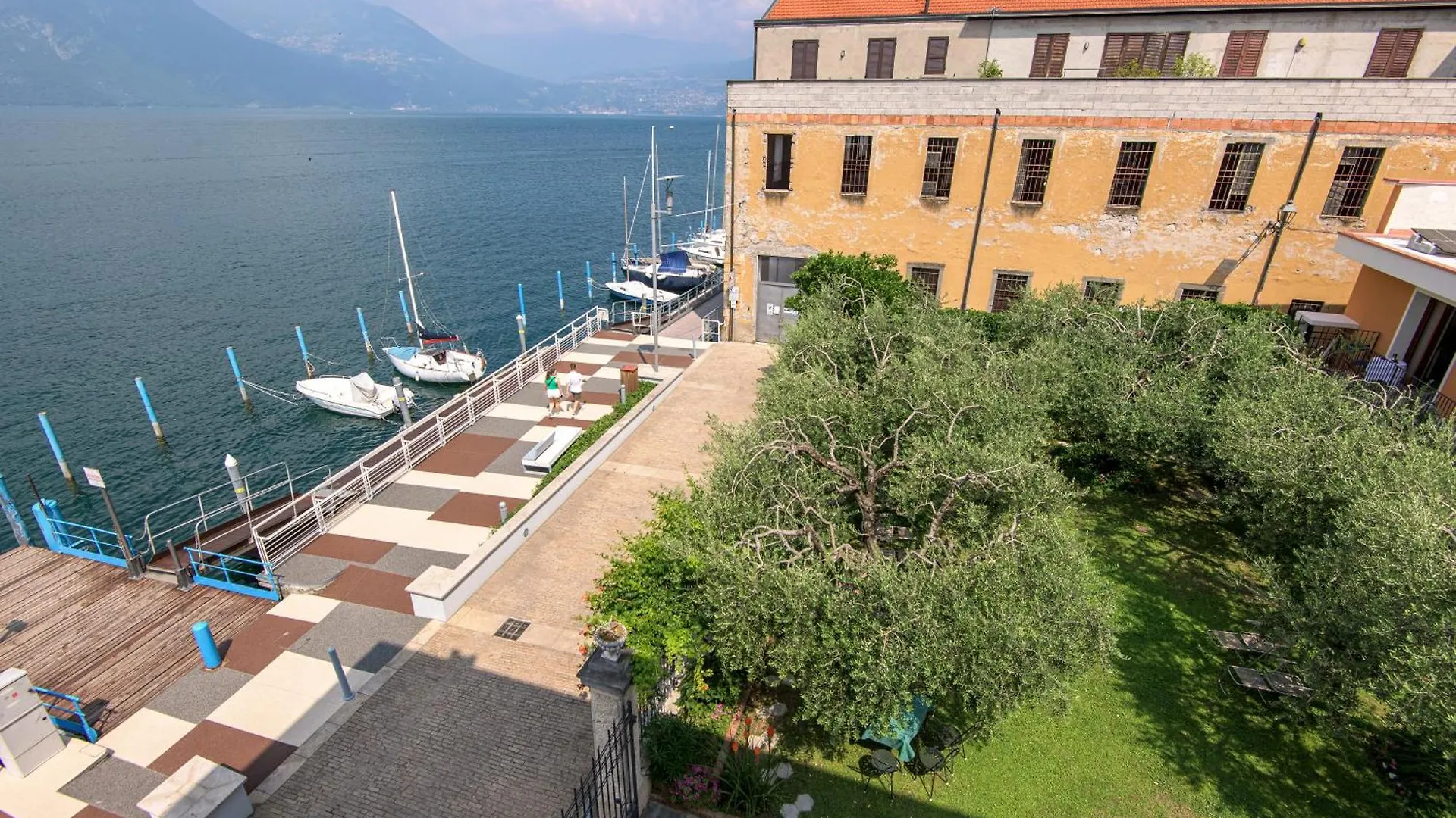 Residenza Di Prestigio In Riva Al Lago Marone Loft Italy